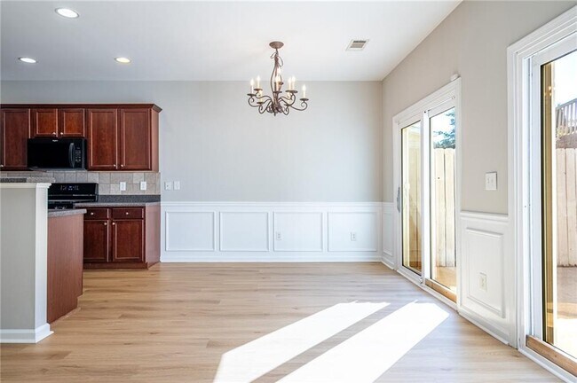 Building Photo - 2245 Leicester Way SE