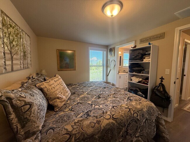 Building Photo - Captain's Cove Cabin Winter Rental