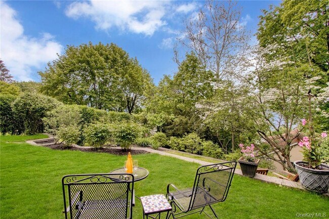 Building Photo - 142 Hudson Terrace