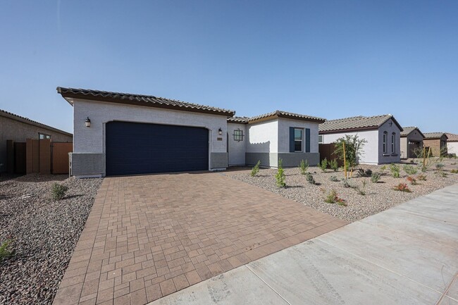 Building Photo - Beautiful 4 bedroom plus den home in Aloravita