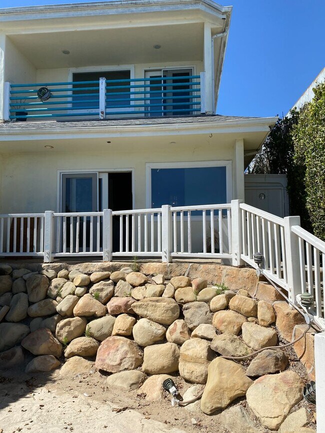 Building Photo - 6573 Del Playa Dr
