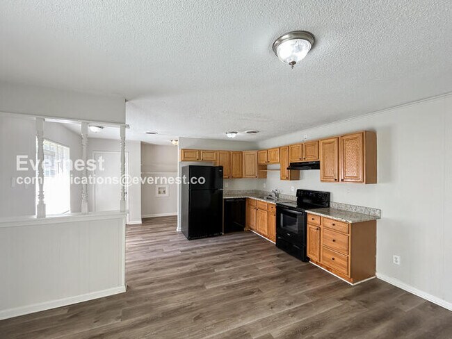 Building Photo - 3415 Castle Dr