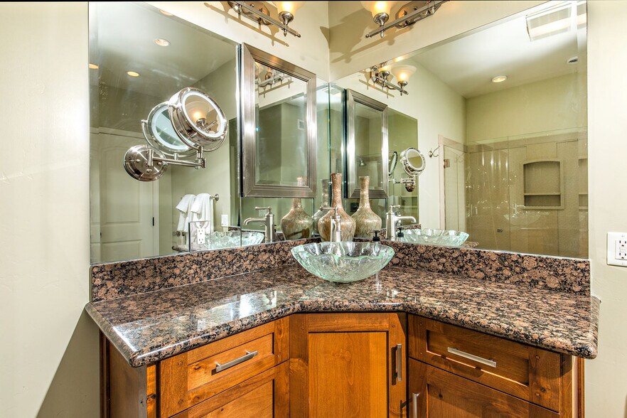 Building Photo - 3572 4th Ave