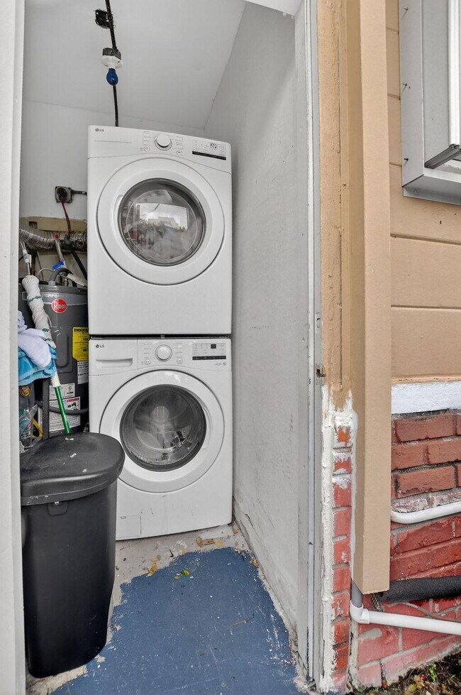 Building Photo - 1932 NE 7th St