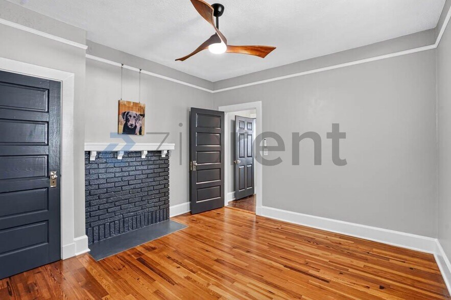 Building Photo - Unit
