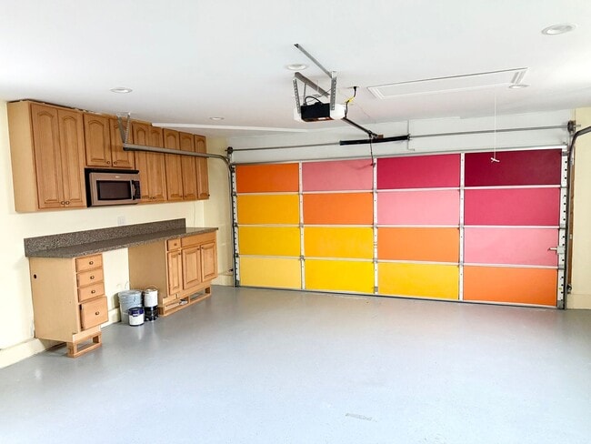 Building Photo - Beautiful Dog-Friendly Home in Oceanside