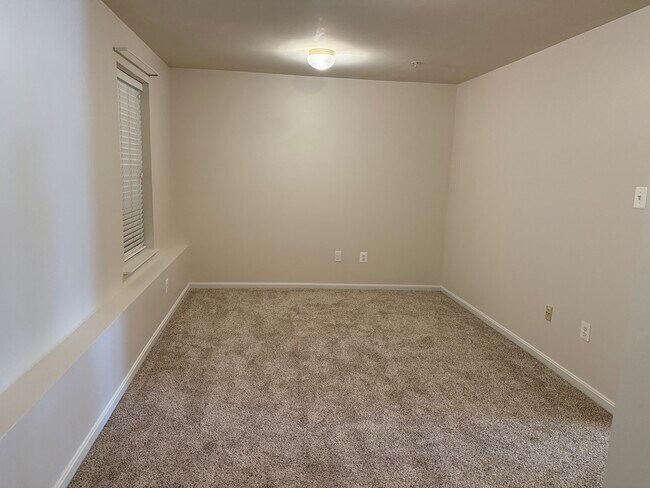 Building Photo - 637 Baystone Ct