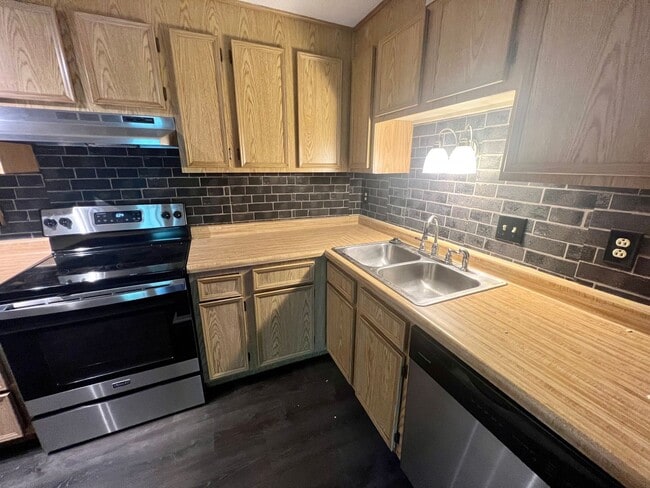 Building Photo - Newly Updated! - 2 Bedrooms 1 Bathroom - Hopewell Township