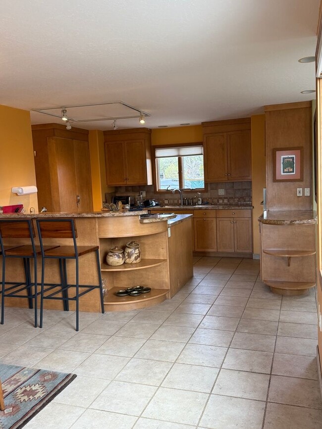 Building Photo - Charming Southwestern Stucco Home