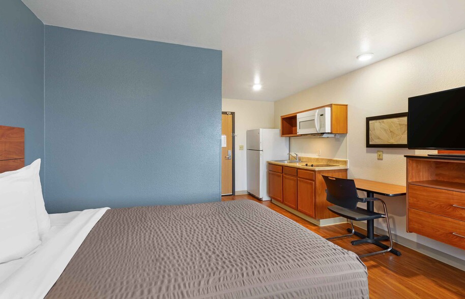 Building Photo - Furnished Studio-Cleveland - Airport