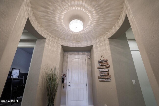 Building Photo - 7435 W Spur Dr