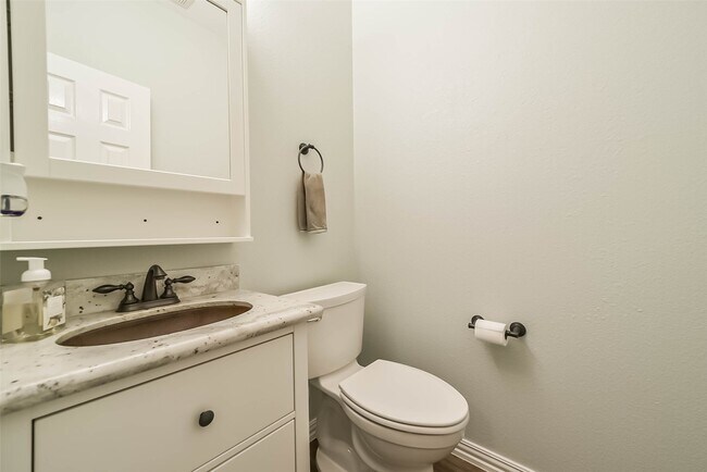 Building Photo - 6219 Summerville Ln