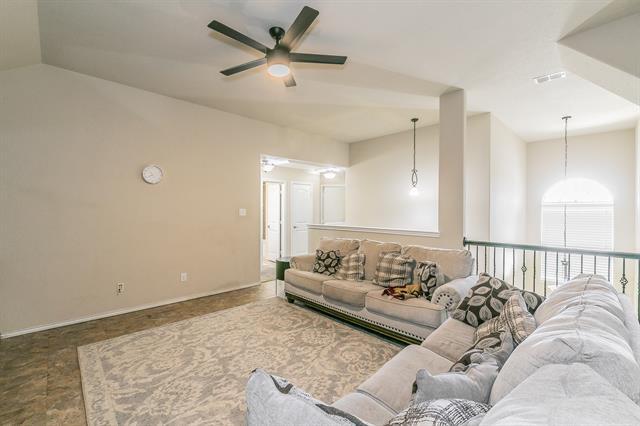 Building Photo - 210 Warbler Dr