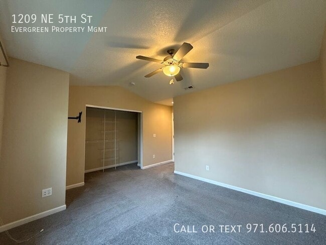 Building Photo - 1209 NE 5th St