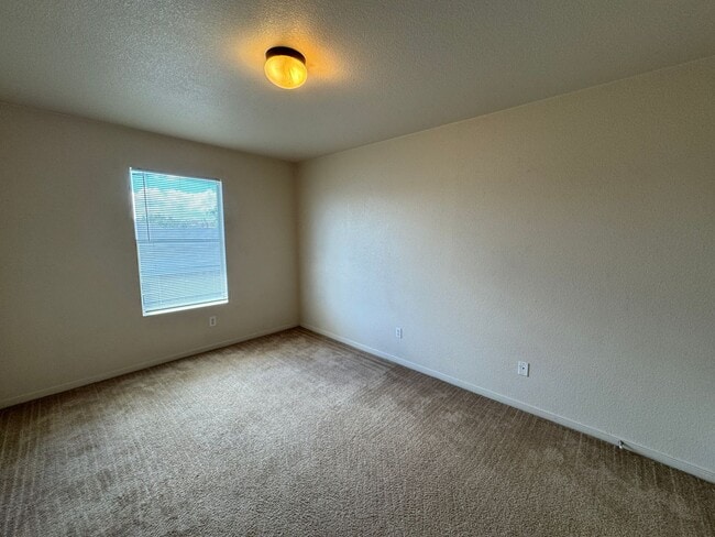 Building Photo - 3302 Catalina Dr