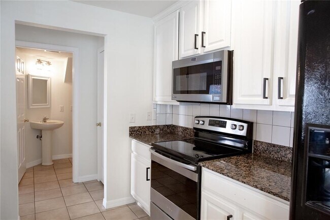 Building Photo - 9426 Charlesberg Dr
