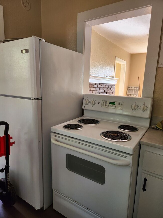 Building Photo - Single Family 2 bed 2 bath