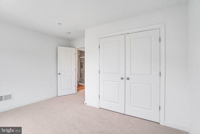 Building Photo - 4975 Longmire Wy