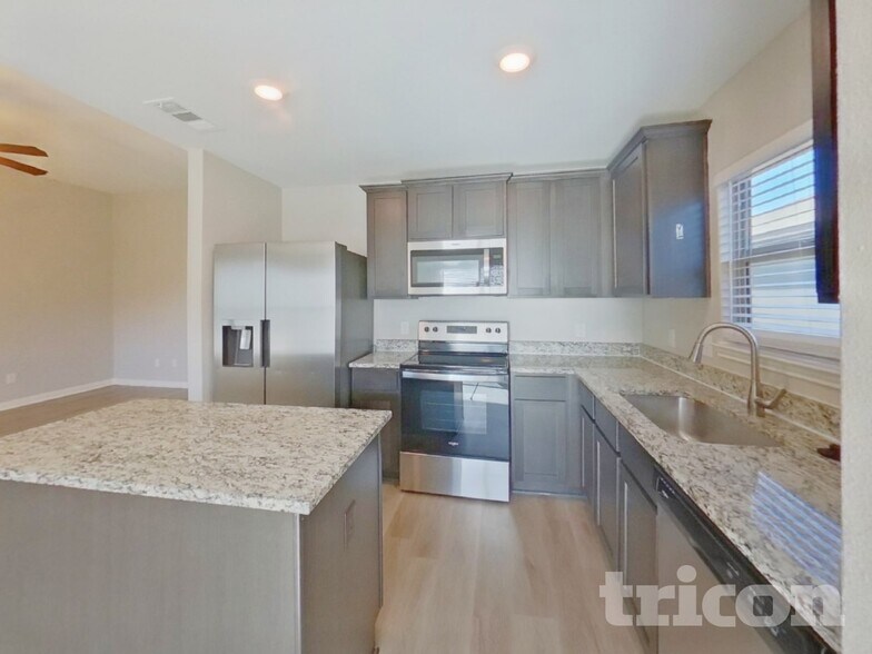 Building Photo - 118 Bush Dr