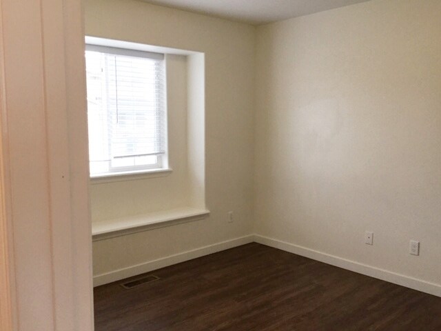 Building Photo - 1857 W Sahara Dr