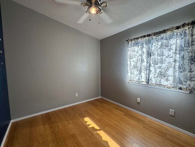 Building Photo - 8808 Vallejo Pl NE