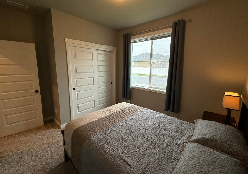 Building Photo - 9008 W Caelen Ave