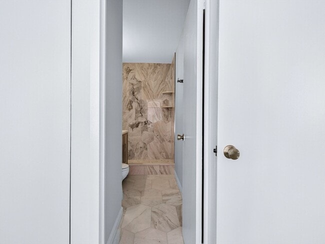 Building Photo - 65 E India Row