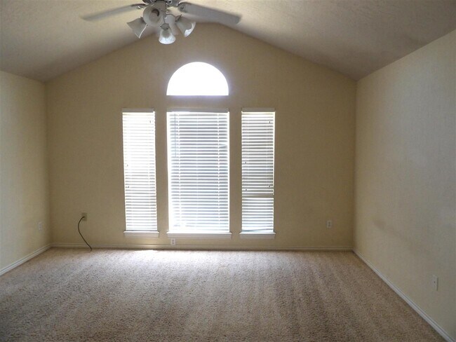 Building Photo - 405 SE Lancelot Ln