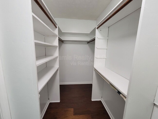 Building Photo - 2506 Windmere Dr NW