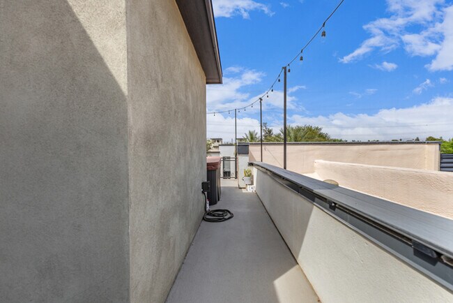 Building Photo - 164 E Lexington Ave