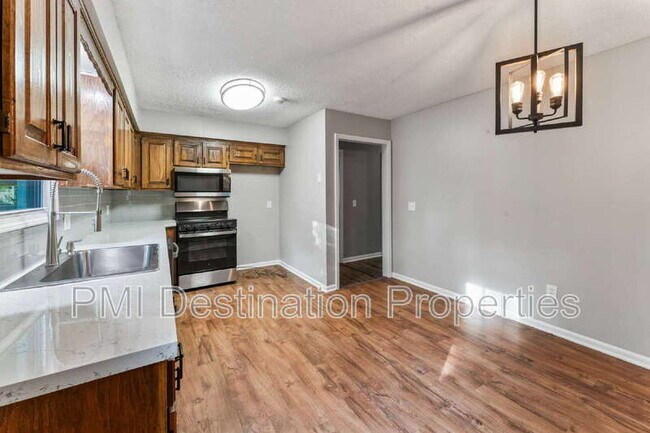 Building Photo - 1322 N Harvey Dr