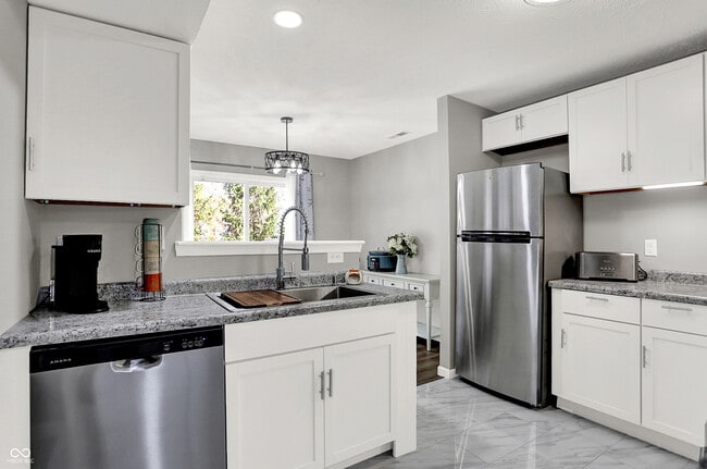 Building Photo - 6495 Titania Dr