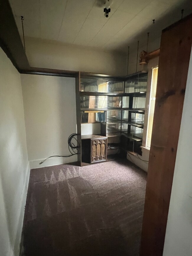 Building Photo - 916 Dartmouth Ave SW