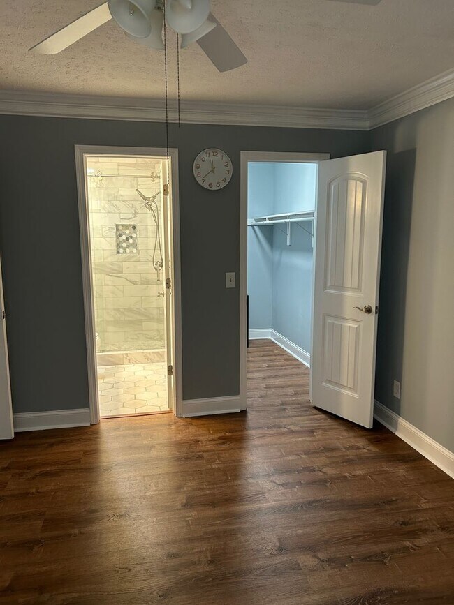 Building Photo - Forest Ridge off Middleground Road