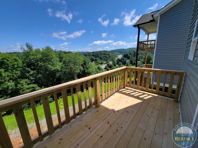 Building Photo - Hampton Estates Townhomes