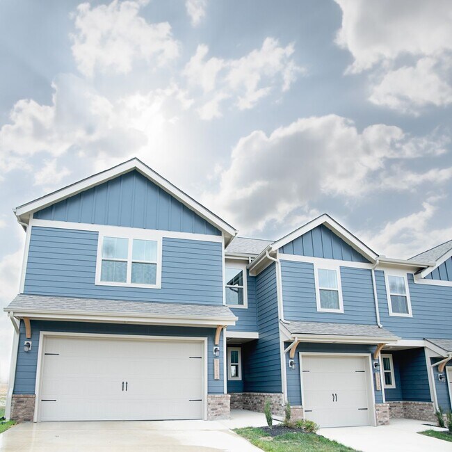 Building Photo - NEWLY RENOVATED with Washer and Dryer Incl...