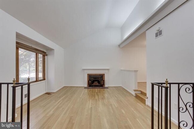 Building Photo - 5400 Greystone St