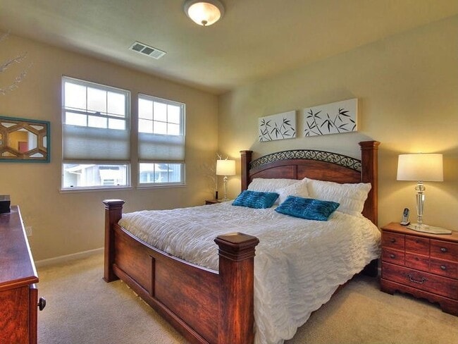 Building Photo - Pleasanton  Vineyard Downtown 3+office/2.5ba w/2 car garage!