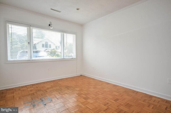 Building Photo - 3313 W Coquelin Terrace