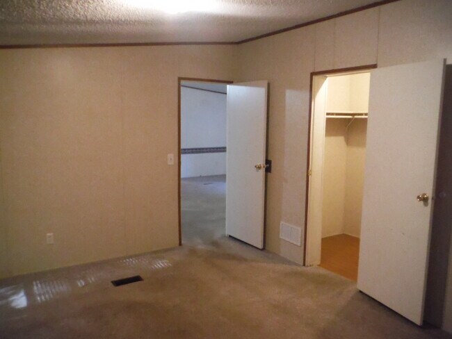 Building Photo - 127 John Lewis Dr