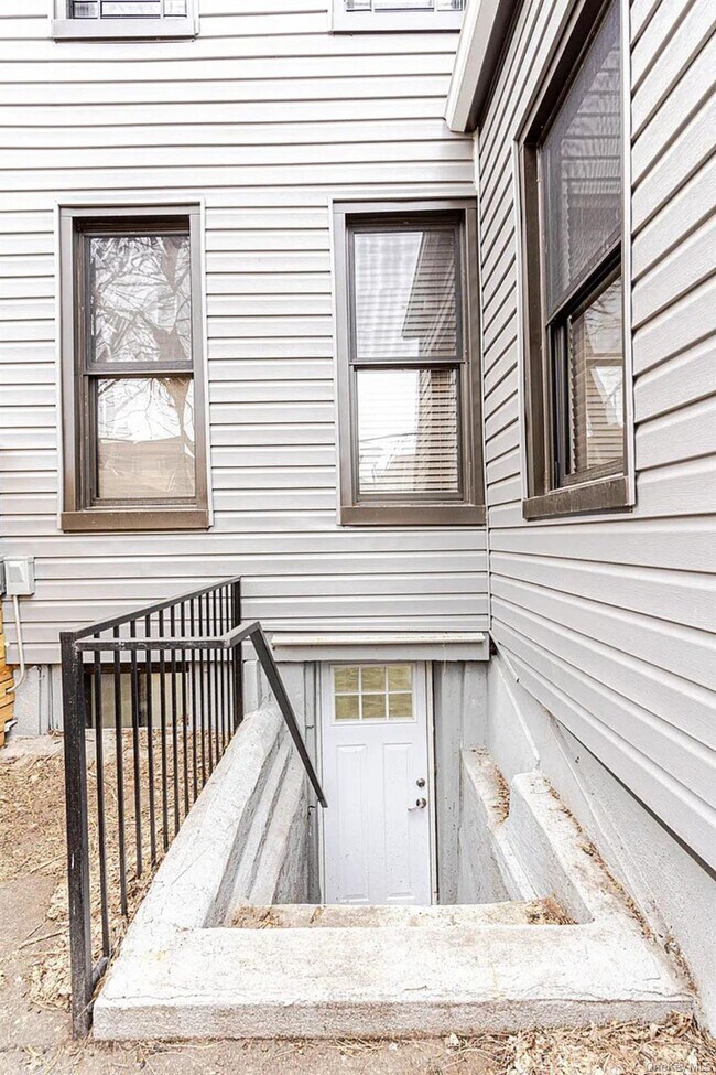 Building Photo - 282 E 38th St