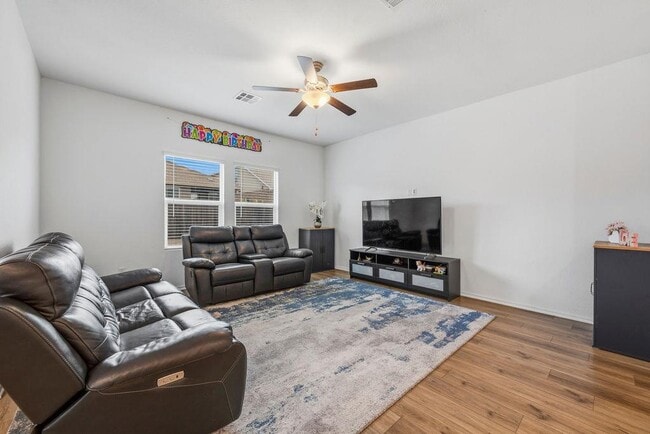 Building Photo - 1733 Catahoula Dr