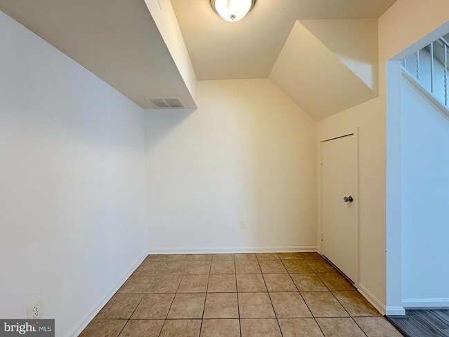 Building Photo - 8632 Walutes Cir