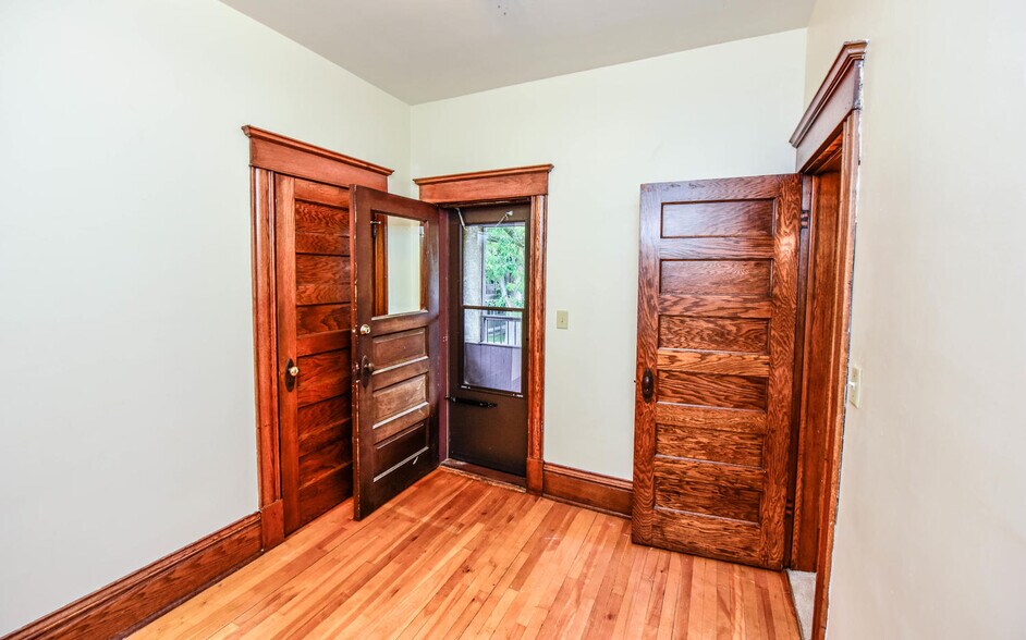 Building Photo - 802 5th Street Northeast