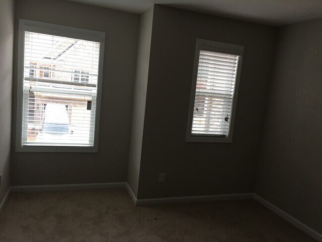 Building Photo - 1256 Elderwood Way