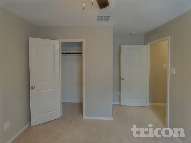 Building Photo - 6445 Middlebury Dr