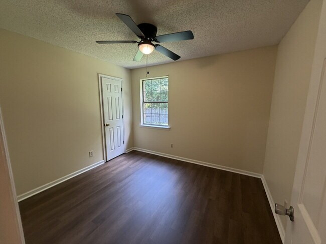 Building Photo - Home For Rent