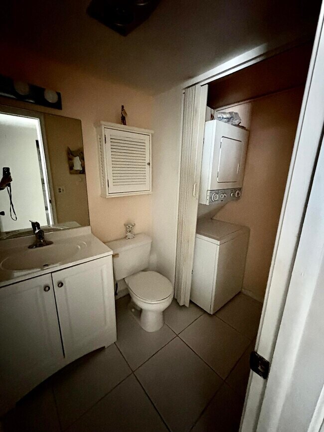 Building Photo - 98 Stratford H