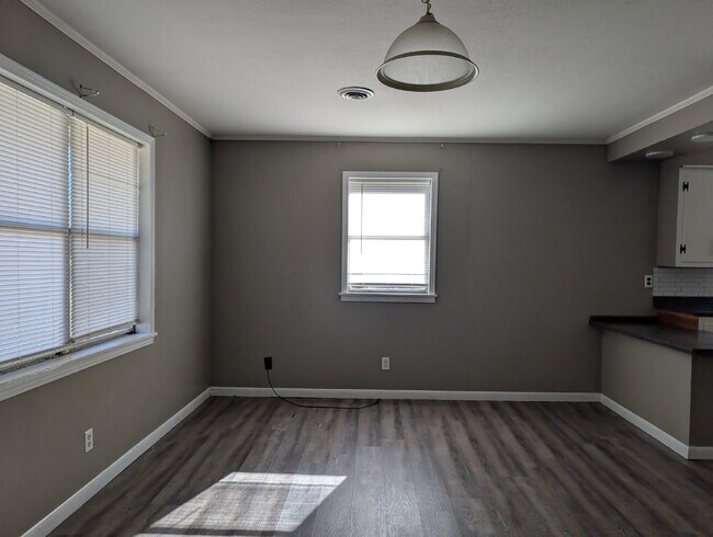 Building Photo - 120 Willow Ln