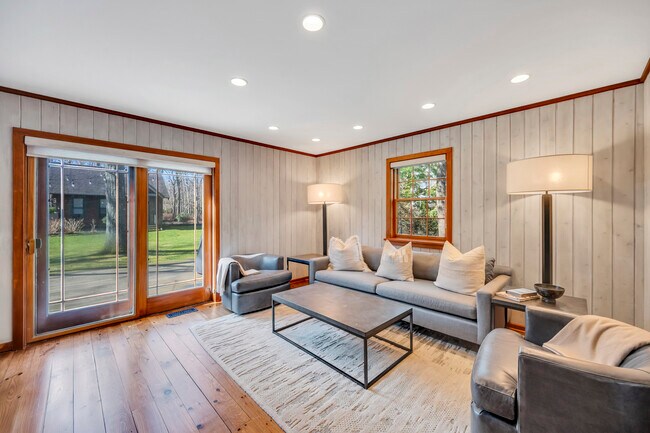 Building Photo - 150 Copeces Ln